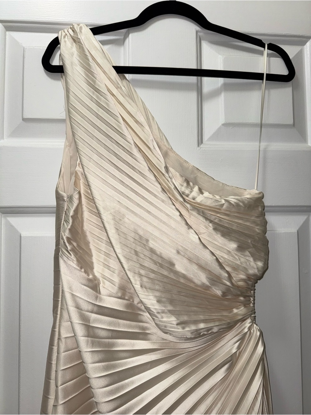 Dress Forum Los Angeles One-Shoulder Pearl Pleated Dress - Picture 8 of 10